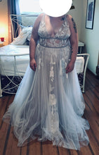 Load image into Gallery viewer, Willowby &#39;galatea&#39; wedding dress size-10 PREOWNED

