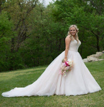 Load image into Gallery viewer, Allure &#39;2710&#39; size 8 used wedding dress side view on bride
