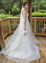 Load image into Gallery viewer, Galina Signature &#39;SV821&#39; wedding dress size-02 PREOWNED
