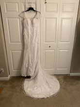 Load image into Gallery viewer, AZAZIE &#39;LOLITA BG&#39; wedding dress size-04 SAMPLE

