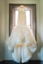 Load image into Gallery viewer, Vera Wang &#39;Gemma&#39; wedding dress size-02 PREOWNED
