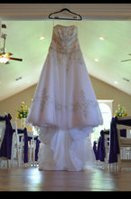 Load image into Gallery viewer, David&#39;s Bridal &#39;Ballgown&#39; size 14 used wedding dress front view on hanger
