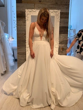 Load image into Gallery viewer, Aesling &#39;Orenda&#39; wedding dress size-06 NEW
