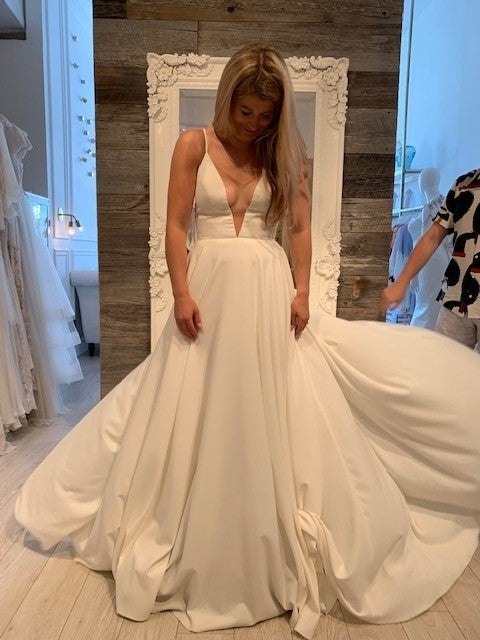 Aesling 'Orenda' wedding dress size-06 NEW