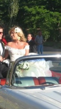Load image into Gallery viewer, Reem Acra &#39;The Gupsy&#39; size 4 used wedding dress front view on bride in car
