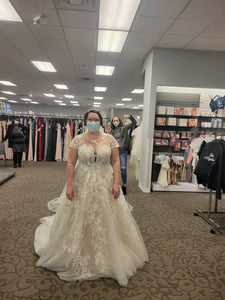 David's Bridal 'CWG833' wedding dress size-16 NEW