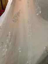 Load image into Gallery viewer, Casablanca &#39;2445&#39; wedding dress size-08 NEW
