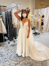 Load image into Gallery viewer, Madi Lane &#39;Fleur ML0507&#39; wedding dress size-08 PREOWNED
