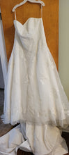 Load image into Gallery viewer, Jewel &#39;WG3837&#39; wedding dress size-16 PREOWNED
