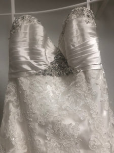 Maggie Sottero 'Sweetheart Neckline' wedding dress size-08 PREOWNED