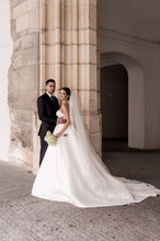 Load image into Gallery viewer, Pronovias &#39;Primura&#39; size 4 used wedding dress side view on bride
