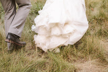 Load image into Gallery viewer, Vera Wang &#39;Harper&#39; size 2 used wedding dress view of train
