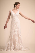 Load image into Gallery viewer, Custom &#39;Sheridan&#39; size 4 new wedding dress front view on model

