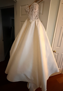 Essense of Australia 'D2486' wedding dress size-06 PREOWNED