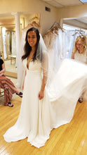 Load image into Gallery viewer, Allure Bridals &#39;59610060&#39; wedding dress size-04 PREOWNED
