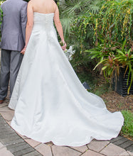 Load image into Gallery viewer, Alfred Angelo &#39;1136&#39; size 8 used wedding dress back view on bride
