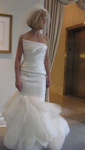 Load image into Gallery viewer, Vera Wang &#39;Fiona&#39; wedding dress size-06 PREOWNED
