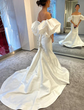 Load image into Gallery viewer, Monique Lhuillier &#39;Admire&#39; wedding dress size-00 NEW
