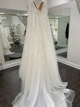 Load image into Gallery viewer, Stella york &#39;6752&#39; wedding dress size-06 SAMPLE

