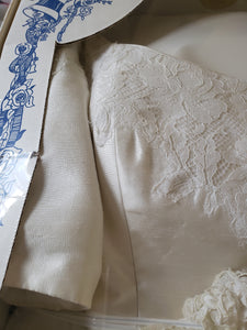 Amsale 'Silk Taffeta' size 10 used wedding dress front view close up