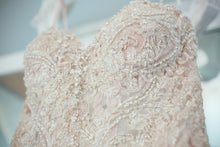 Load image into Gallery viewer, Stella York &#39;6541&#39; size 6 used wedding dress front view close up
