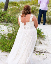 Load image into Gallery viewer, Melissa Sweet &#39;Scalloped A-line Plus Size&#39; wedding dress size-20 PREOWNED
