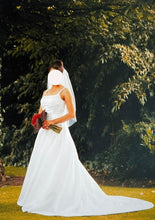 Load image into Gallery viewer, Allure Bridals &#39;Not available &#39; wedding dress size-06 PREOWNED
