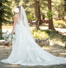 Load image into Gallery viewer, Allure Bridals &#39;3400&#39; wedding dress size-04 PREOWNED
