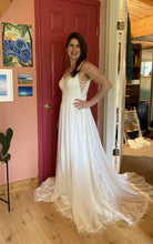 Load image into Gallery viewer, Rish bridal &#39;Sierra&#39; wedding dress size-06 NEW
