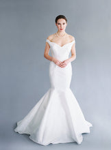 Load image into Gallery viewer, Jaclyn Jordan &#39;Loren&#39; size 8 sample wedding dress front view on model
