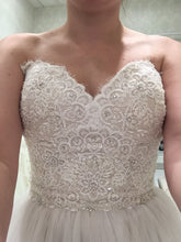 Load image into Gallery viewer, Watters &#39;A Line&#39; size 6 new wedding dress front view close up
