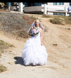Davids Bridal 'WG3832 Organza Mermaid Wedding Dress with Ruffled Skirt' wedding dress size-06 PREOWNED