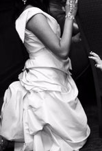Load image into Gallery viewer, Vera Wang &#39;Vivienne Westwood&#39; size 2 used wedding dress side view on bride
