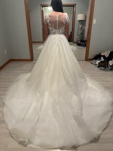Load image into Gallery viewer, Allure Bridals &#39;E207 Antonina&#39; wedding dress size-06 NEW

