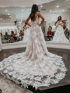 Madi Lane  'Avery ' wedding dress size-02 NEW