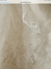 Load image into Gallery viewer, Monique Lhuillier &#39;Vignette&#39; size 18 used wedding dress view of material
