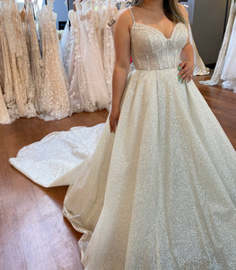 Essense of Australia 'D3345' wedding dress size-06 NEW