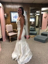 Load image into Gallery viewer, Alvina Valenta &#39;9304&#39; wedding dress size-10 SAMPLE
