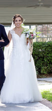 Load image into Gallery viewer, Pronovias &#39;Matiz&#39; wedding dress size-00 PREOWNED

