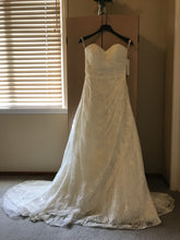 Load image into Gallery viewer, David&#39;s Bridal &#39;Lace A-Line&#39;
