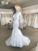 Load image into Gallery viewer, Allure Bridals &#39;Allurem 586&#39; size 6 new wedding dress front view on bride
