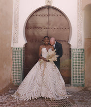 Load image into Gallery viewer, Oscar de la Renta &#39;Fern &#39; wedding dress size-02 PREOWNED
