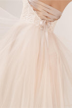 Load image into Gallery viewer, BHLDN &#39;Rowland&#39; size 6 used wedding dress back view on model
