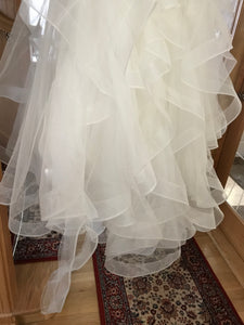 Watters 'Meri Beaded' size 6 used wedding dress view of tulle layers