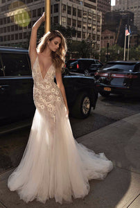 Berta 'V Neck' size 0 new wedding dress front view on model