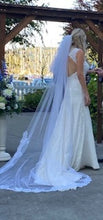 Load image into Gallery viewer, Maison signore  &#39;Ruby &#39; wedding dress size-04 PREOWNED
