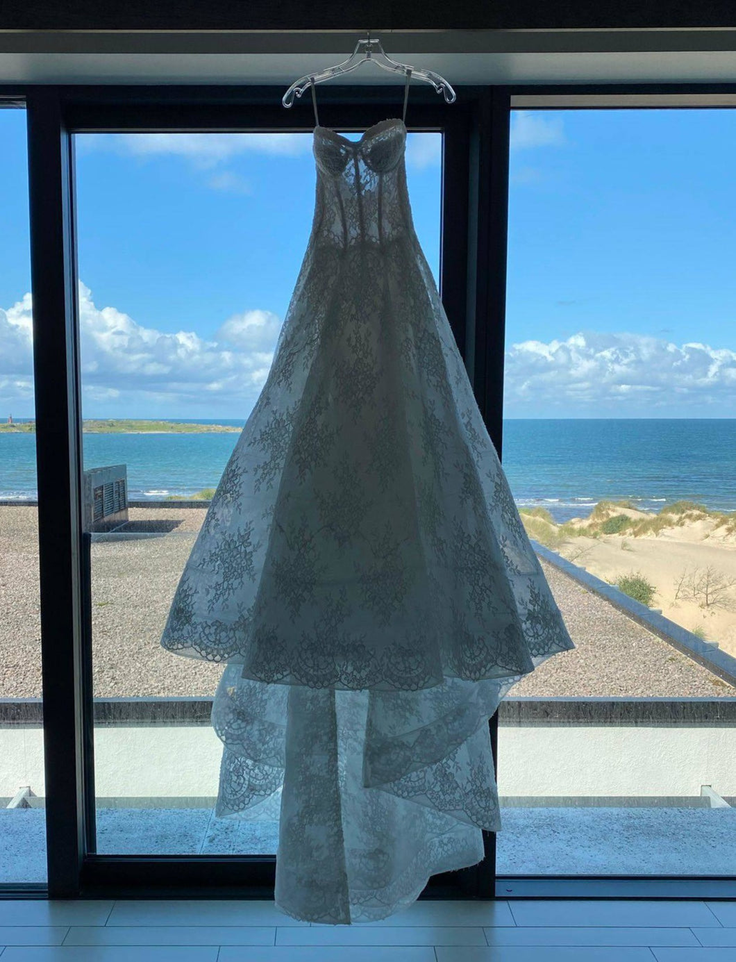 Monique Lhuillier 'Alexandra' wedding dress size-02 PREOWNED