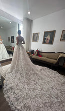 Load image into Gallery viewer, Monique Lhuillier &#39;Emilia &#39; wedding dress size-04 NEW

