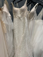 Load image into Gallery viewer, Allure Bridals &#39;Monia &#39; wedding dress size-02 NEW
