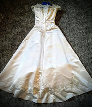 Load image into Gallery viewer, Anjolique Bridal &#39;Not sure&#39; wedding dress size-08 PREOWNED
